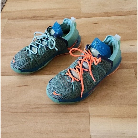 NIKE LEBRON XVIII GS "'WE ARE FAMILY'" Athletic Shoes Women's 8.5/ 7Y - Picture 3 of 10